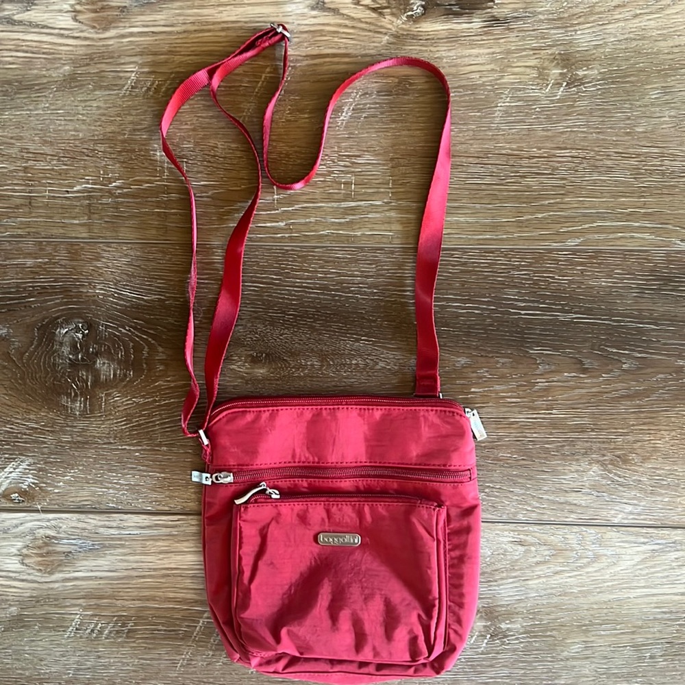 Baggallini modern pocket crossbody bag